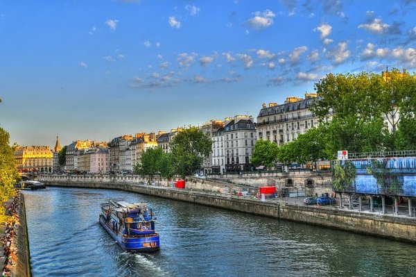 Comment planifier un dîner croisière sur la Seine à Paris durant vos vacances touristiques de villes de l'Ile de France ?